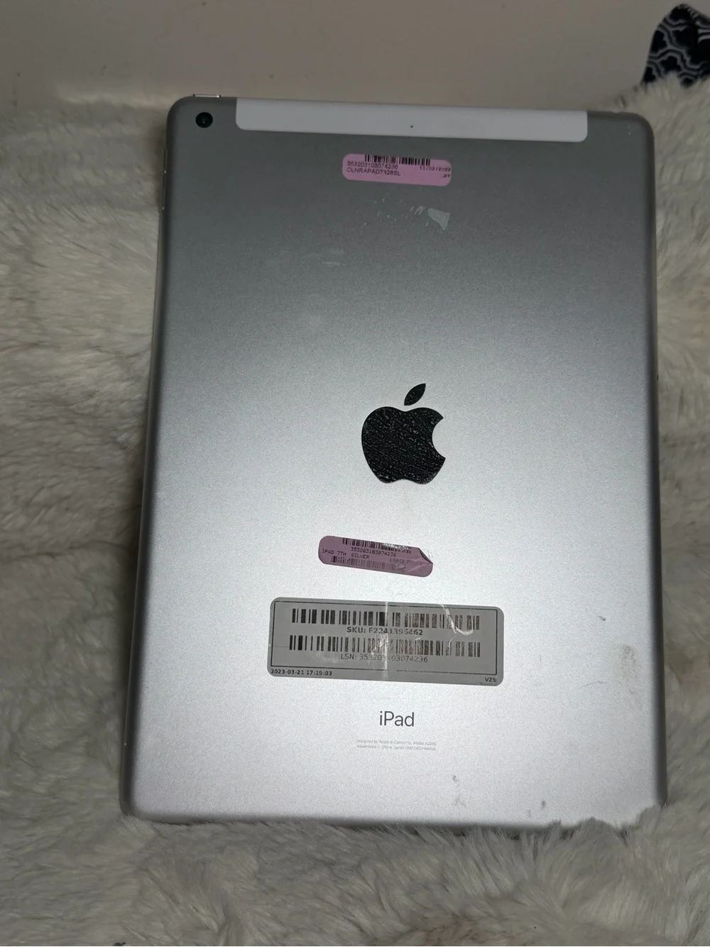 iPad (7th Generation) with Wi-Fi and Cellular (LTE 128gb (need new battery )